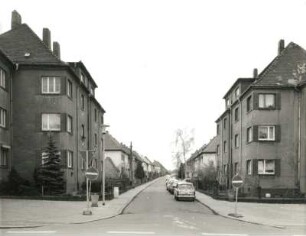 Halle-Gesundbrunnen, Hohenweidener Weg. Blick von der Pestalozzistraße nach Süden