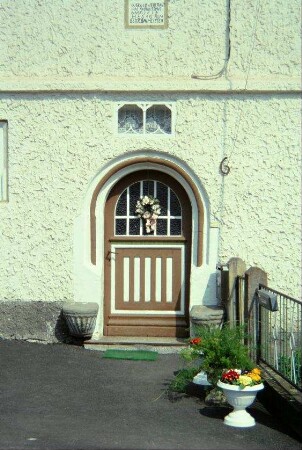 Detail voriges Bild: Renaissanceportal an der alten Mühle, Inschrift: "WER GOT VERTRAUT HAT WOHL GEBAUT ANNO 1614"