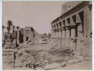 Tempel der Isis, Philae: Ansicht, Mammisi im Ersten Hof Richtung erstem Pylon