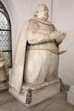 Grabmal für Graf Otto von Reventlow-Wittenberg und seine Gemahlin Dorothea — Graf Otto von Reventlow-Wittenberg