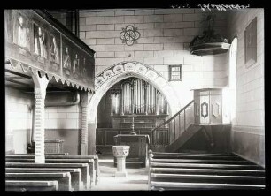 Kirche; Inneres gegen Chor mit Orgel