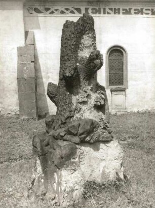 Figurengrabmal : Figurengrabmal. Sandstein (1801/1900). Cotta (Kreis Pirna), Friedhof Großcotta
