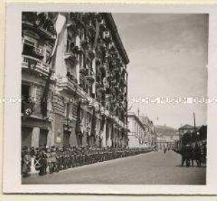 Neapel, Staatsbesuch Adolf Hitlers in Italien vom 02. bis 10. Mai 1938, Geschmückte Häuser