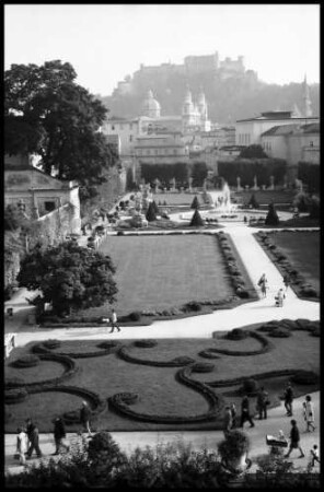 Salzburg: Mirabell Garten von oben, Schloss, Hohensalzburg