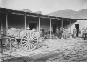 Kautschukballen in einem Lagerhaus von Oruro