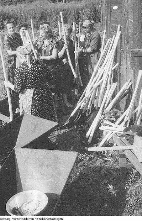 Dresden, Nationales Aufbauwerk (NAW), Arbeitseinsatz an der Wallstraße, Kinderkrippe Striesen, Wohnungsbau, Offenstall in Hellerau, Spielplatz in Striesen, NAW in Waltersdorf (Sächsische Schweiz), Aufbausonntag mit einer Kapelle der Nationalen Volksarmee der DDR (NVA), u.a., Mai 1959 - April 1960