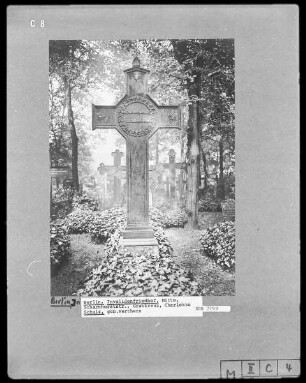 Grabkreuz Charlotte Schulzes, geborene Werthern