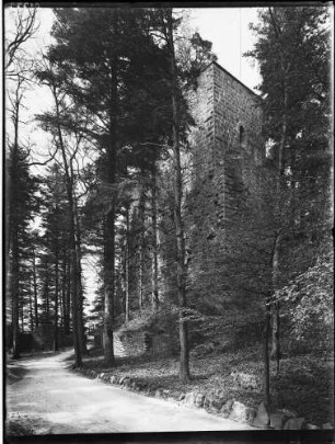 Ebersteinburg Burgruine Alteberstein Bergfried und Schildmauer - Außenansicht