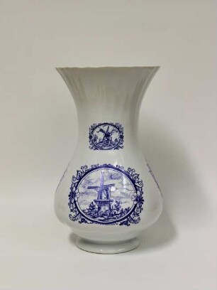 Vase mit drei Paar-Darstellungen von Mühlen