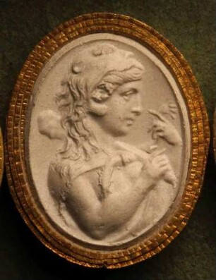Halbfigur der Omphale mit Löwenhaut und Keule (Daktyliothek, Erstes Mythologisches Tausend)