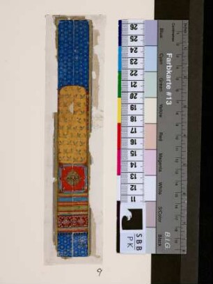 S. 5, Nr. 9: Fragment mit architektonischen Ornamenten
