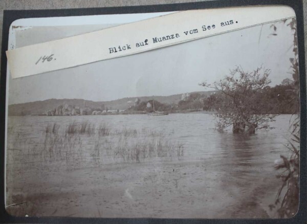 Vue de Muanza depuis le lac.