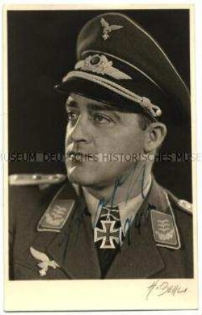 Signiertes Porträtfoto von Major Erich Groth (Freund der Familie Döring) - Personenkonvolut