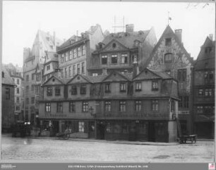 Garküchenplatz 12-10, dahinter Fahrgasse 17 ("Fürsteneck") und Garküchenplatz 1-11 (angeschnitten)