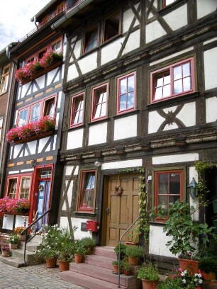 Schmalkalden: Fachwerkhäuser in der Altstadt an der Stadtkirche St. Georg
