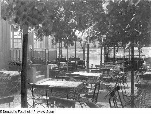 Dresden-Loschwitz, Friedrich-Wieck-Straße 26. Gasthaus Körnergarten. Biergarten