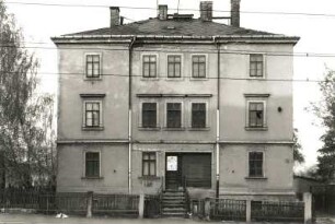 Dresden-Naußlitz. Wohnhaus, Kesselsdorfer Straße 98, um 1870/80. Straßenfront mit Einfriedung