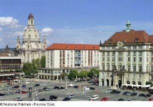Haus Altmarkt : Blick aus dem 4. Obergeschoß des Wohn- und Geschäftshauses, Seestraße 2, über Altmarkt und Wilsdruffer Straße gegen Frauenkirche, Wohn- und Geschäftshaus und Haus Altmarkt