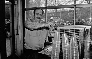 Wermke, Hans-Joachim: Grillfest mit Gruppenführer Hans-Joachim Wermke und Wehrführer Manfred Simanowski in Bargteheide