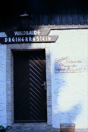 Eingangstür der ehemaligen Waldbaude "Dreiherrnstein"