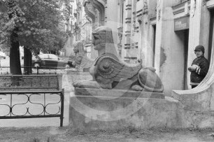 Sphinx am Eingang des Mietshauses Alberta iela 2a (Albertstraße) in Riga