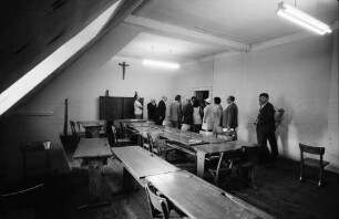 Freiburg: Emil-Thoma-Schule; unausgebautes Klassenzimmer im Dachgeschoss