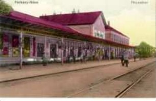 Ansicht des Bahnhofs in der ungarischen Stadt Párkány (heute Slowakei)
