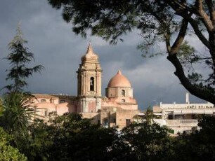Die Stadt Erice mit dem 1314 errichteten Dom La Matrice