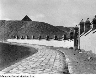Schiffsreise Ägypten - Palästina - Syrien 1934. Gisa. Straße zur Pyramide