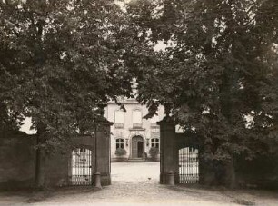 Dahlen. Schloßtor (um 1750)