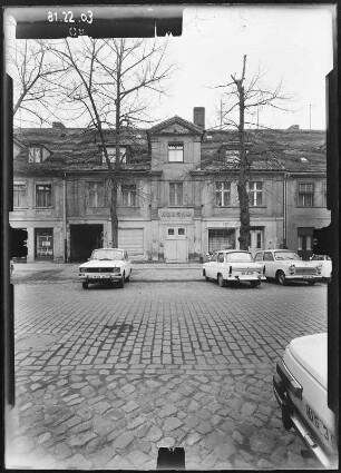 Potsdam, Otto-Nuschke-Straße (Lindenstraße) 12. Wohnhaus mit Läden (um 1736/1737). Straßenfront