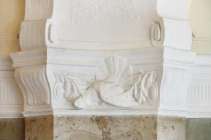 Nördlicher Seitenpavillon — Spiegelsaal / Großer Speisesaal — Kapitell