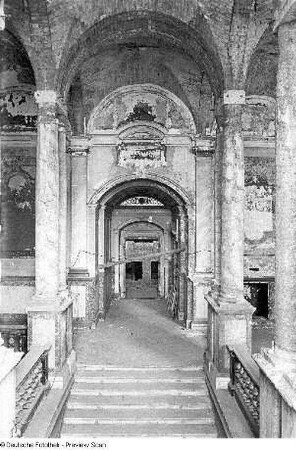 Opernhaus. Vestibül