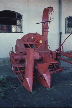 Fotografie: Erntetechnik, Feldhäcksler gezogen, Maisgebiss
