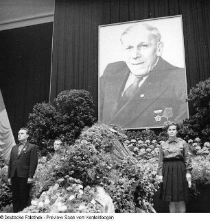 Otto Buchwitz Trauerfeierlichkeiten im Rathaus