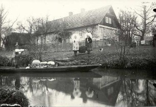 Tracht aus Burg : Kleidung - Truhentracht. Ort: Bórkowy / Burg-Spreewald. (Gestelltes Bild)
