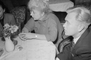 Treffen von Mitgliedern des Kulturensembles der DDR mit dem russischen Pjatnitzki-Volkschor im Berliner Künstlerclub "Die Möwe"