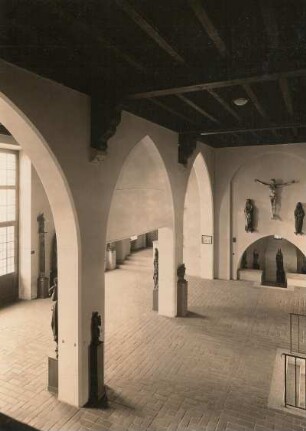 Plastik-Halle im Museum Zwickau : Blick in die Plastik-Halle nach der Neuordnung