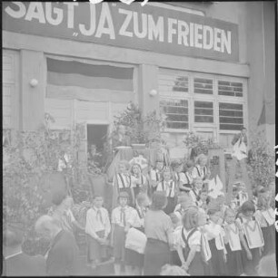 Berlin-Weißensee, Kundgebung mit Oberbürgermeister Friedrich Ebert für die Volksbefragung, gegen die Remilitarisierung