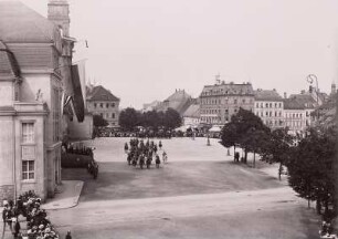 Parade des 3. Husarenregiments Nr. 20 der Königlich-Sächsischen Armee auf dem Kornmarkt in Bautzen anläßlich ihres Einzugs in die Barbarakaserne