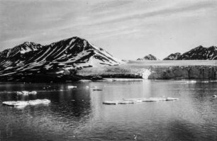 Kalbungsfront (HSDG-Spitzbergenfahrt der Monte Cervantes Leonhardt 1928)
