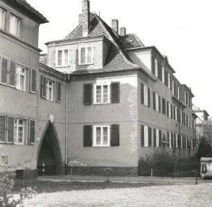 Markkleeberg, Wilhelm-Raabe-Straße 30/26. Wohnhäuser einer Wohnanlage (um 1926). Straßenansicht