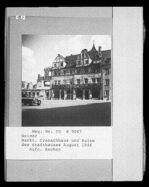 Weimar. Markt, Cranachhaus und Ruine des Stadthauses