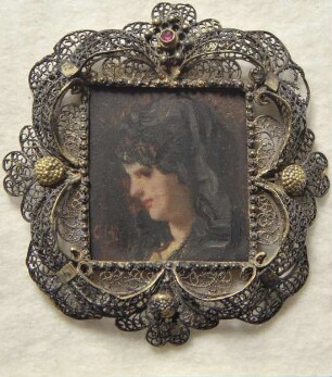 Frau mit Tuch. Miniatur aus der Sammlung Loewe