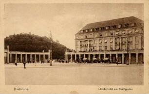 Postkartenalbum mit Motiven von Karlsruhe. "Karlsruhe. Schloß-Hotel am Stadtgarten". Schloss-Hotel am Bahnhofsvorplatz