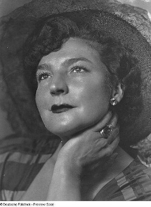 Porträt Diseuse Dora Dorette
