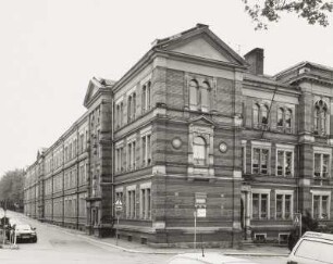 Oelsnitz/Vogtland. Mittelschulen 1 und 2, Karl-Marx-Platz / Ecke Pestalozzistrasse