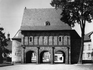 Lorsch. Kloster Lorsch. Karolingische Torhalle. Ostseite