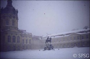 Berlin, Schloss Charlottenburg, Ehrenhof bei Schnee.