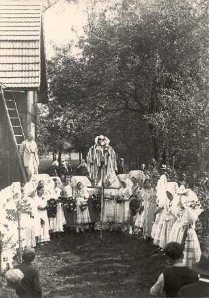 Richtfest in Burg-Spreewald : Gesellschaftliche Volkskultur. Ort: Bórkowy / Burg-Spreewald. Richtfest